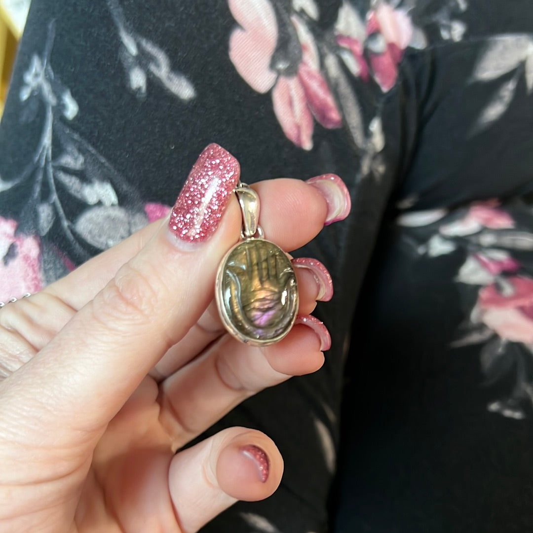 Reserved dame muppet