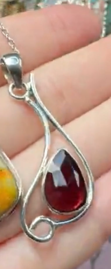 Reserved fortdoberdale garnet & 2 peitersite