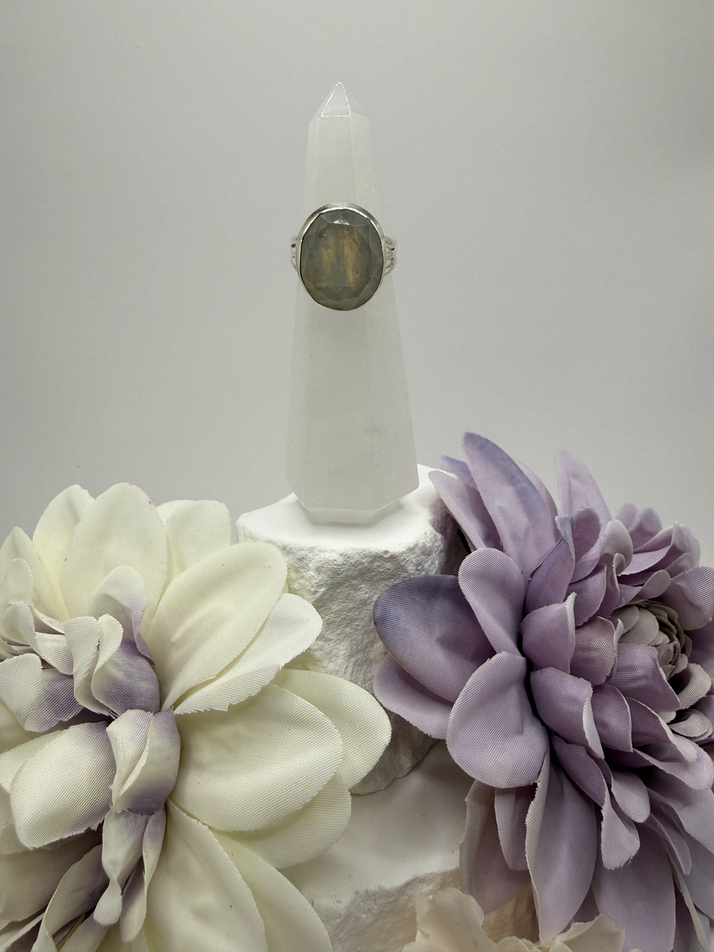 Moonstone size 7 sterling silver