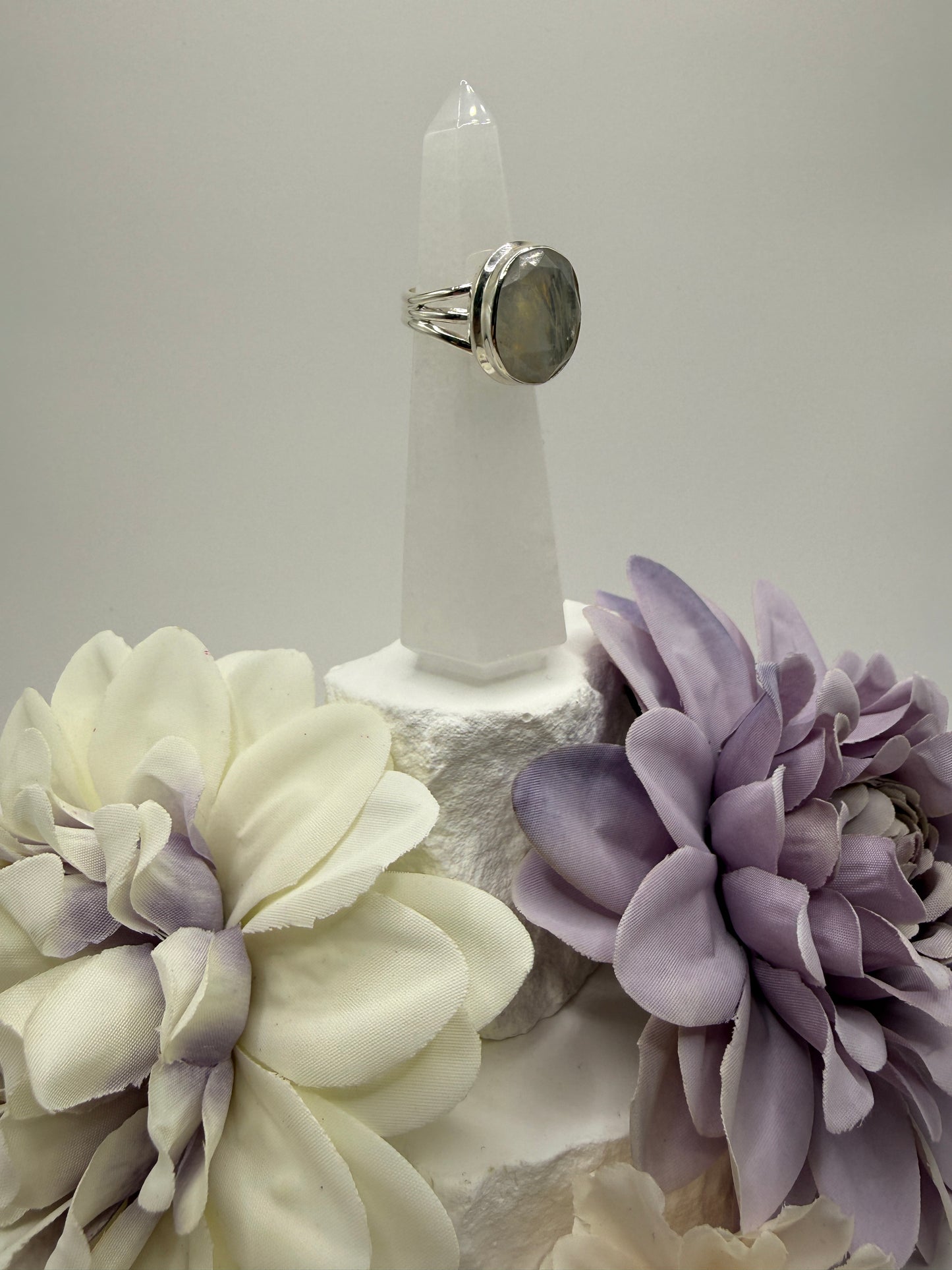 Moonstone size 7 sterling silver