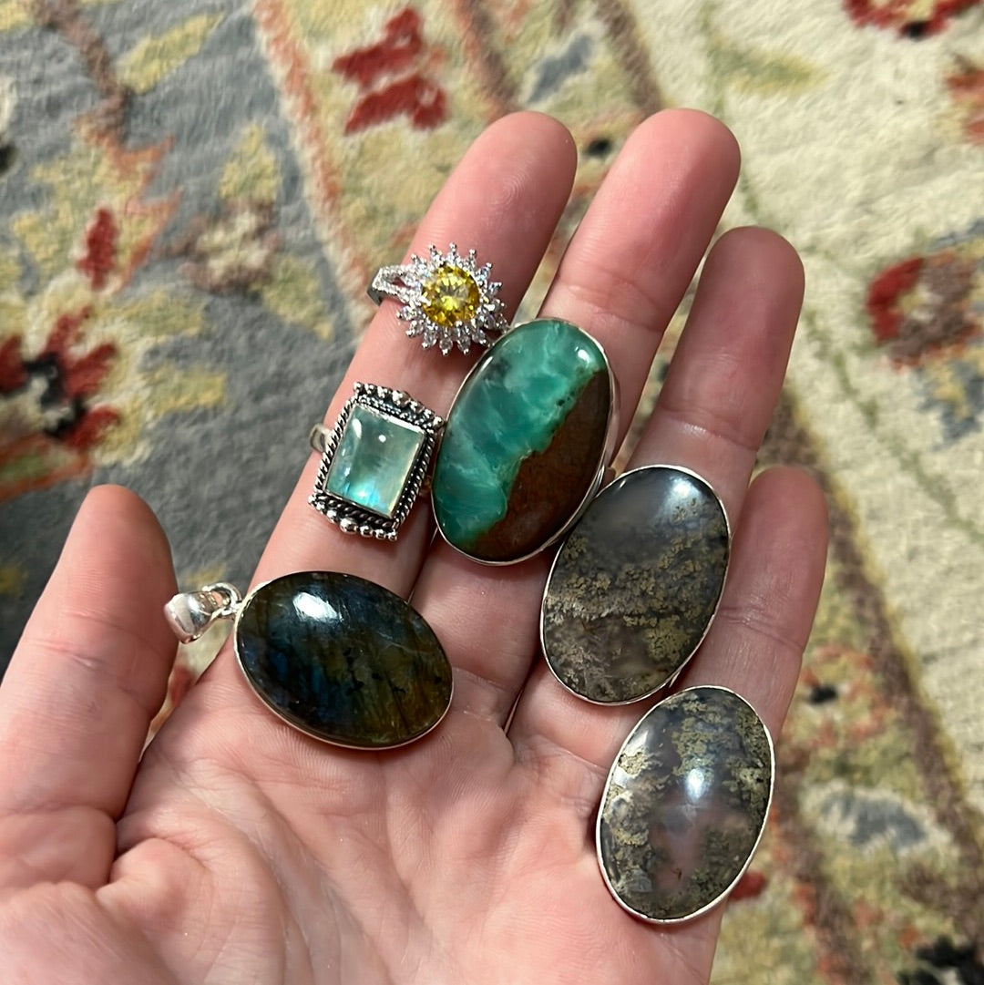 Reserved glamma Kai choker on pendant and 3 extra chokers